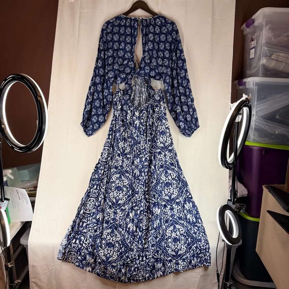 ABERCROMBIE & FITCH Women’s Size L Dress Maxi Cutout NWT Long Sleeve V-Neckline